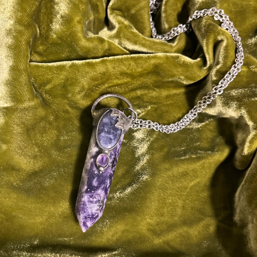 Elegant Silver and Purple Pendant Necklace